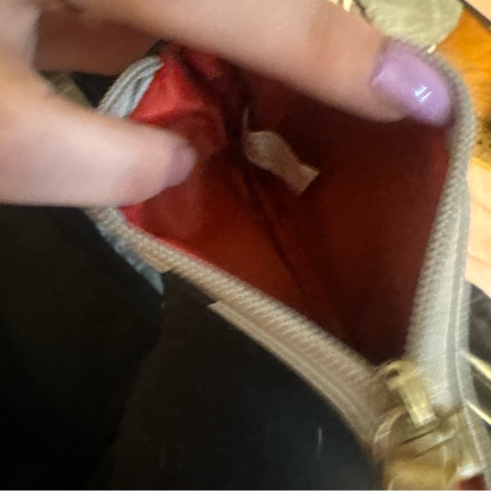 Star Patterned Silver Wristlet - image 3